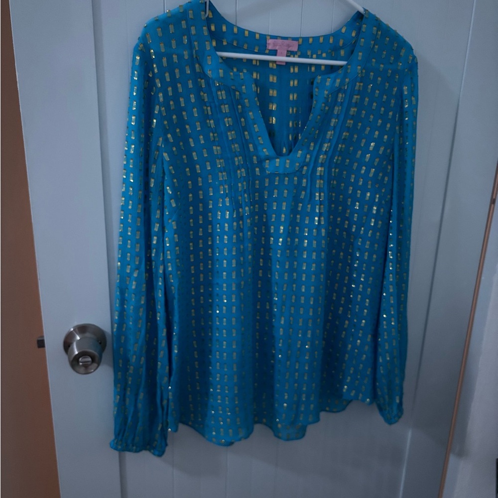 Lilly Pulitzer,Blue and Gold Women's Top Looks Like New Excellent condition.